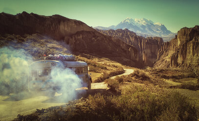 Bolivia, Altiplano, Cordillera Real, Bus in the Cordillera Real mountain range - LOMF000092