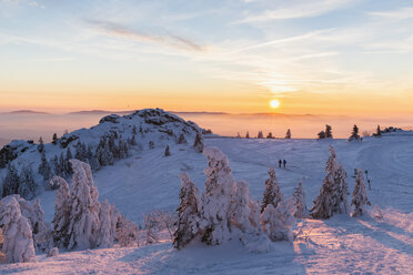 Germany, Bavaria, Bohemian Forest in winter, Great Arber and Richard-Wagner-Head at sunset - FO008365