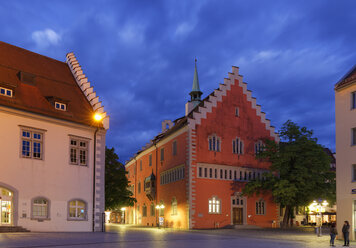 Deutschland, Baden Württemberg, Ravensburg, Rathaus am Marienplatz - SIEF006873