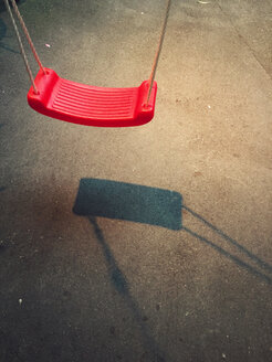 Empty red swing - VRF000163