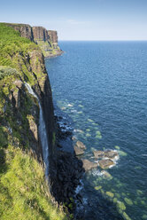 Schottland, Isle of Skye, Klippe Kilt Rock und Wasserfall Mealt - ELF001726