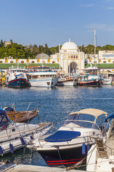 Greece, Rhodes, boats at Mandraki harbour and Nea Agora - WDF003392