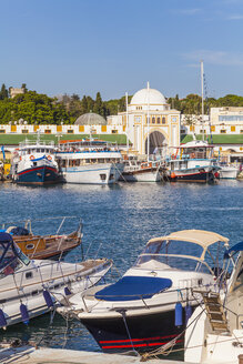 Griechenland, Rhodos, Boote im Hafen von Mandraki und Nea Agora - WDF003392