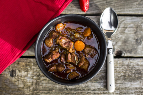 Gulasch in der Schüssel, lizenzfreies Stockfoto