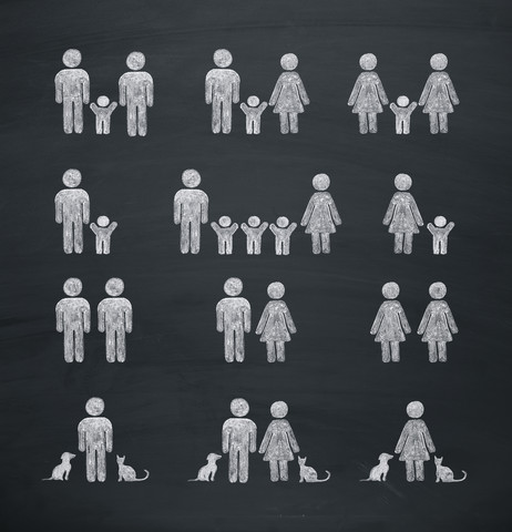 Kreidezeichnung verschiedener Formen von Familien und Beziehungen, lizenzfreies Stockfoto