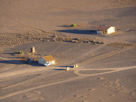 Afrika, Namibia, Sossusvlei, Region Hardap, Zufahrtsstraße, Kontrollpunkt zur Wüste Namib, lizenzfreies Stockfoto