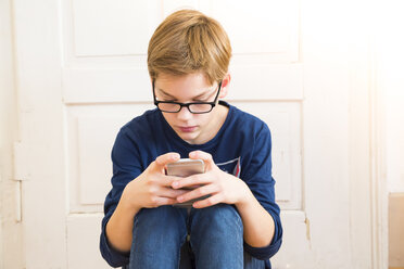 Boy looking at his smartphone - LVF004201
