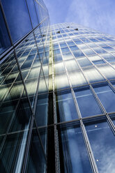 Bürogebäude, Glasfassade, tiefer Blickwinkel - HOHF001382
