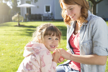 Happy mother with daughter in garden - FKF001652