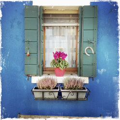 Italy, Venice, Burano, coloured houses - MEMF000923