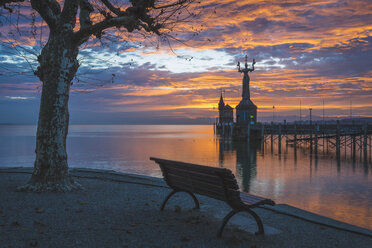 Germany, Constance,Bench facing the harbour entrance with Imperia statue - KEBF000291