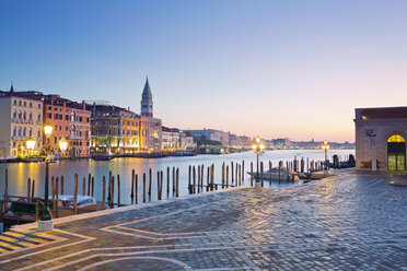 Italien, Venedig, Blick auf San Marco und den Turm - MEMF000931