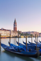 Italien, Venedig, Blick von Dorsoduro auf San Marco und den Turm - MEMF000932