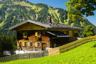 Deutschland, Bayern, Allgäu, Allgäuer Alpen, Gerstruben, Bauernhaus - WGF000779