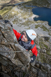 Großbritannien, Wales, Cadair Idris, Cyfrwy Arete, Frauen beim Klettern - ALRF000222