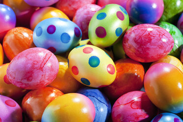 Coloured Easter eggs - CSF026919