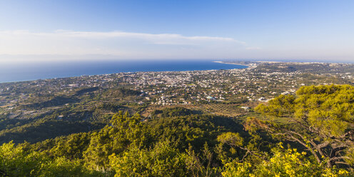 Griechenland, Dodekanes, Rhodos, Blick vom Berg Filerimos über die Nordwestküste - WDF003461