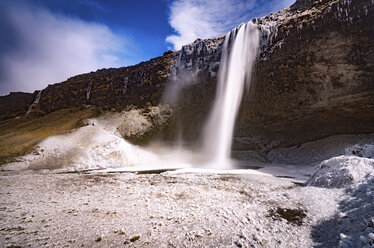 Island, gefrorener Wasserfall Seljalandsfoss - SMAF000401