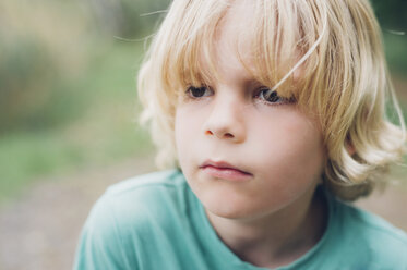 Portrait of serious blond boy outdoors - MJF001703