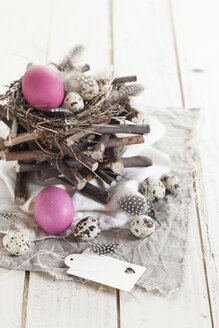 Pink Easter eggs, quail eggs and rustic nest with tag - SBDF002546