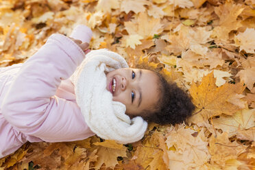 Little girl playing in autumn park - HAPF000025