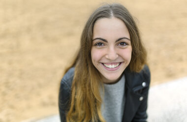 Portrait of smiling teenage girl outdoors - MGOF001139