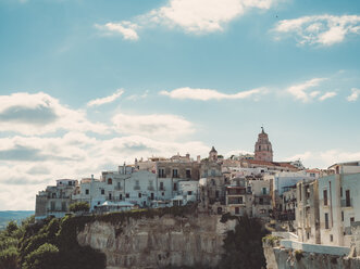 Italien, Apulien, Gargano, Vieste, Stadtbild - GSF001026