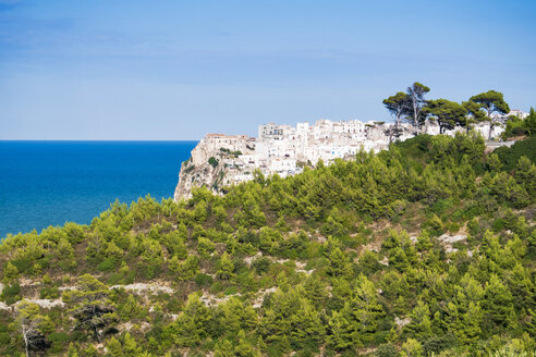 Italien, Apulien, Provinz Foggia, Ansicht von Peschici - GSF001031