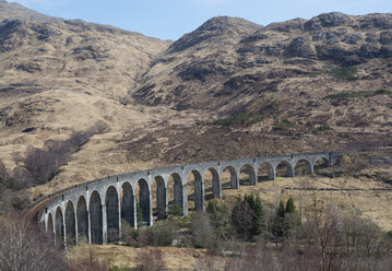 UK, Schottland, Schottische Highlands, Glenfinnan Viaduct - JBF000257