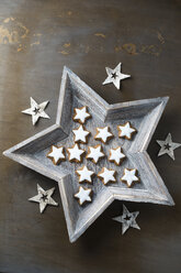 Star shaped wood bowl with cinnamon stars - MYF001269