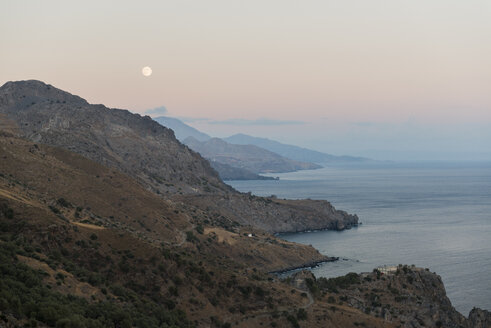 Griechenland, Kreta, Südküste am Abend, Vollmond - KAF000125