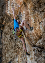 Malta, Ghar Lapsi, McCarthey's Cave, rock climber - ALRF000261