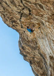 Malta, Ghar Lapsi, McCarthey's Cave, rock climber - ALRF000265