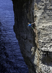 Gozo, Dwejra, rock climber - ALRF000270