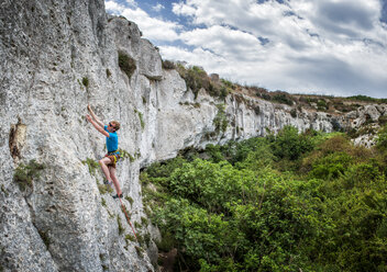 Gozo, Mgarr IX Xini, rock climber - ALRF000273