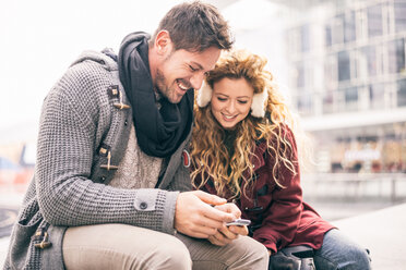 Italy, Milan, portrait of couple looking at smartphone - OIPF000004