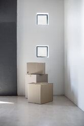 Cardboard boxes in a corner - ZEF007557