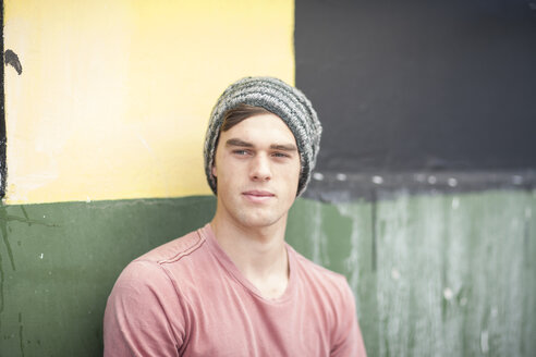 Young man wearing beanie looking around - ZEF007596
