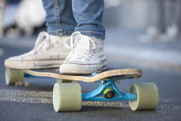 Nahaufnahme eines Skateboarders - ZEF007611