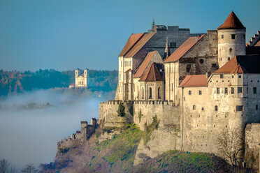 Burghausen, Burg, Morgennebel - HAMF000117