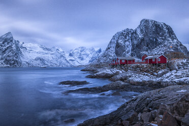 Norwegen, Lofoten, Insel Hamnoy, Fischerhütten bei Sonnenaufgang - LOMF000127