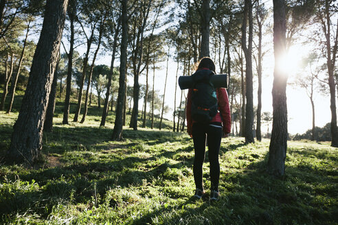 Spain, Catalunya, Girona, female hiker in the nature - EBSF001159