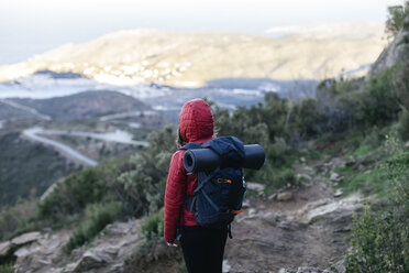 Spain, Catalunya, Girona, female hiker in the nature looking at view - EBSF001163