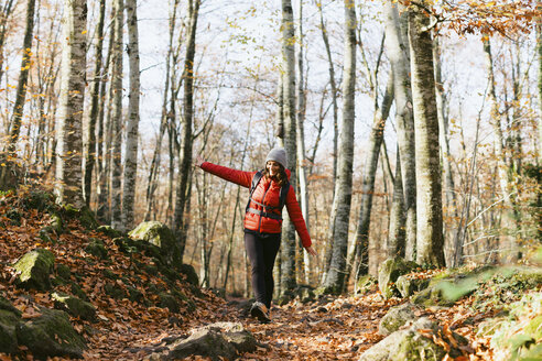 Spain, Catalunya, Girona, female hiker walking in the woods - EBSF001197