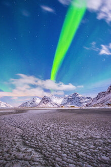 Norwegen, Lofoten, Aurora über Skagsanden Strand - LOMF000138