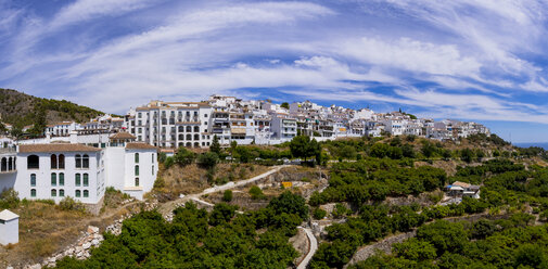 Spanien, Andalusien, Costa del Sol, Blick auf Frigiliana - AMF004567