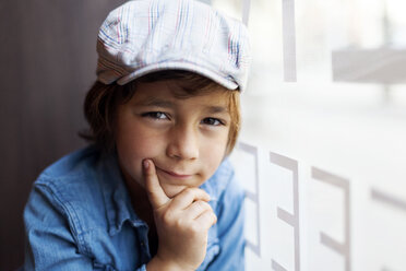 Portrait of serious looking little boy wearing cap - VABF000011