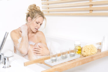 Woman with neck pain in bubble bath - MAEF011104