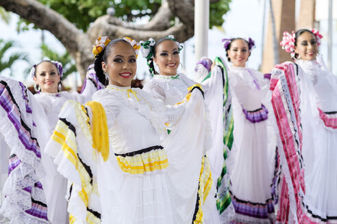 Mexico, Jalisco, Xiutla dancer, folkloristic Mexican dancers - ABAF001953
