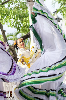 Mexiko, Jalisco, Xiutla-Tänzerin, folkloristische mexikanische Tänzerin - ABAF001955